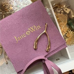 Jane Win | LUCKY Gold Wishbone Pendant 🍀